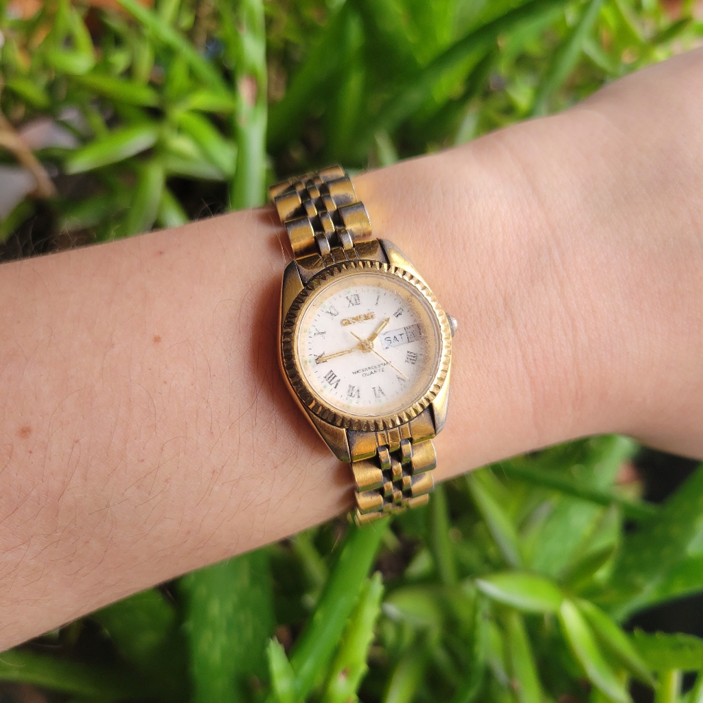 Vintage Geneve Roman Numerals Classic Calendar Watch